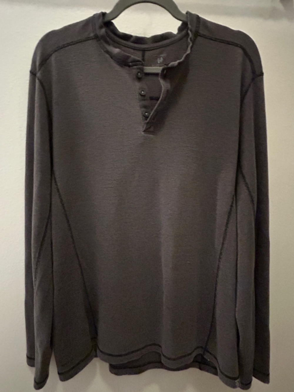 MOUNTAIN HARDWARE Waffle Knit Long Sleeve Henley Tee Charcoal Gray